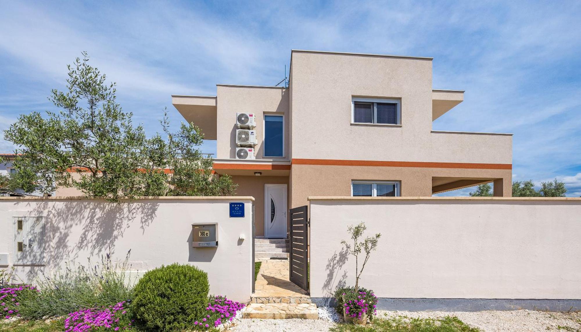 Villa Sunny Olive Peroj Luaran gambar