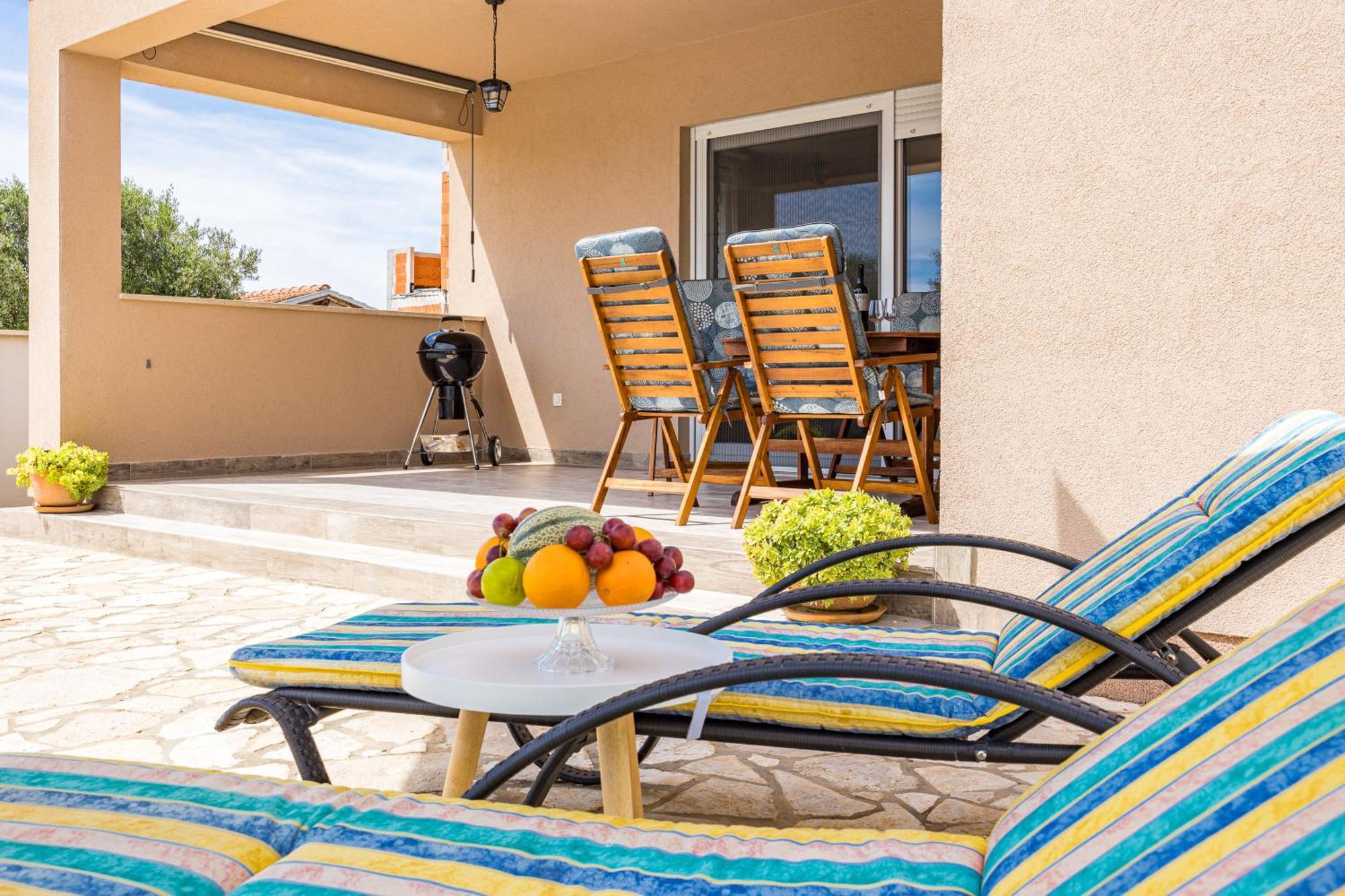Villa Sunny Olive Peroj Luaran gambar