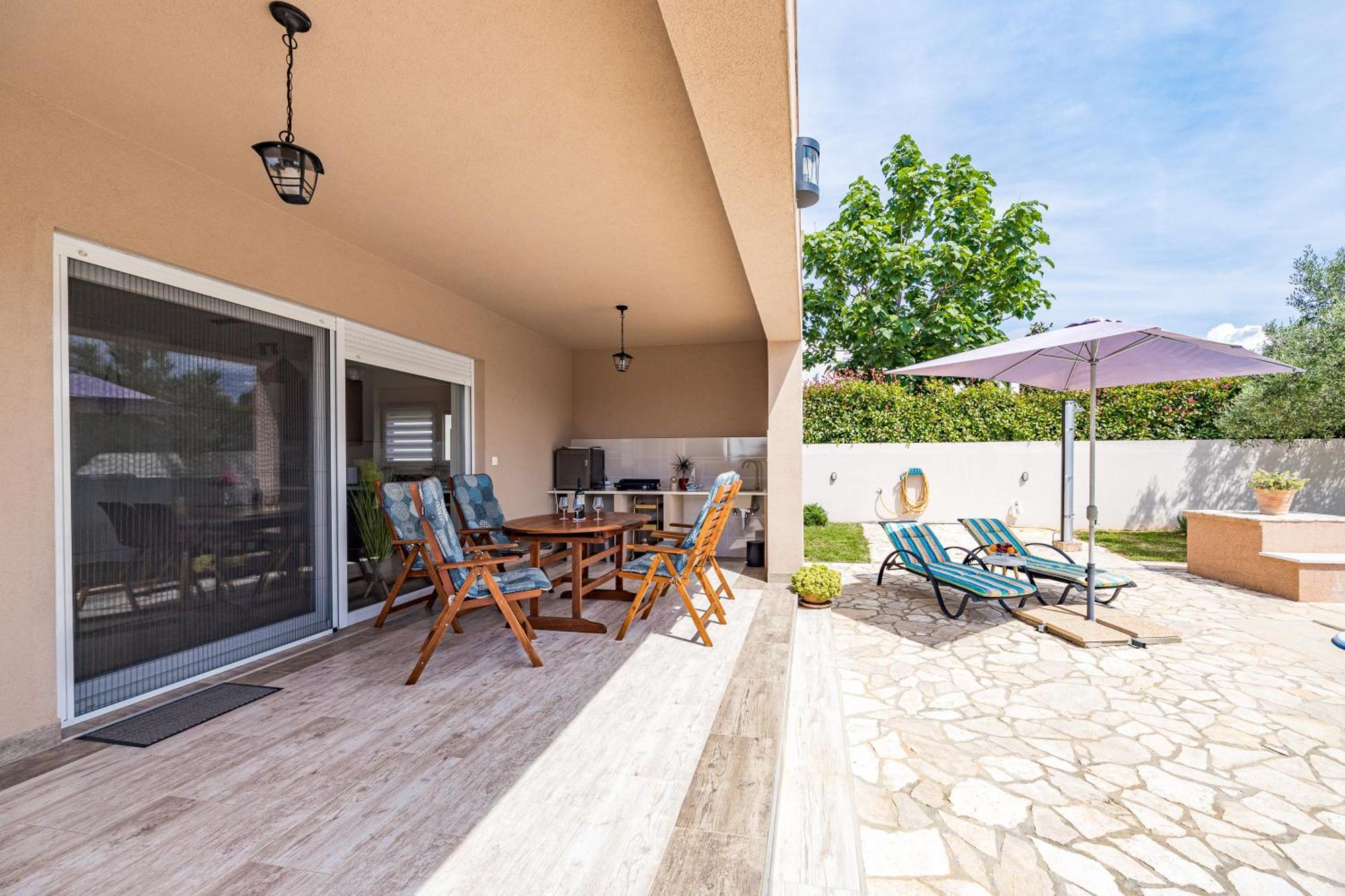 Villa Sunny Olive Peroj Luaran gambar